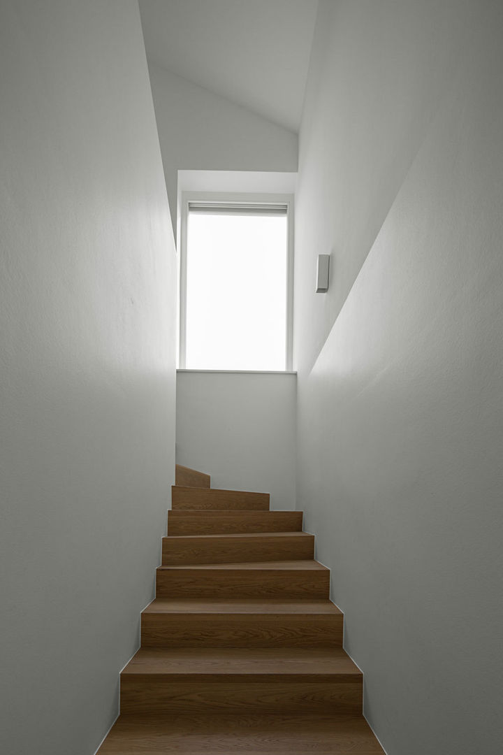 Haus E, Bau Eins Architekten BDA Bau Eins Architekten BDA Modern corridor, hallway & stairs