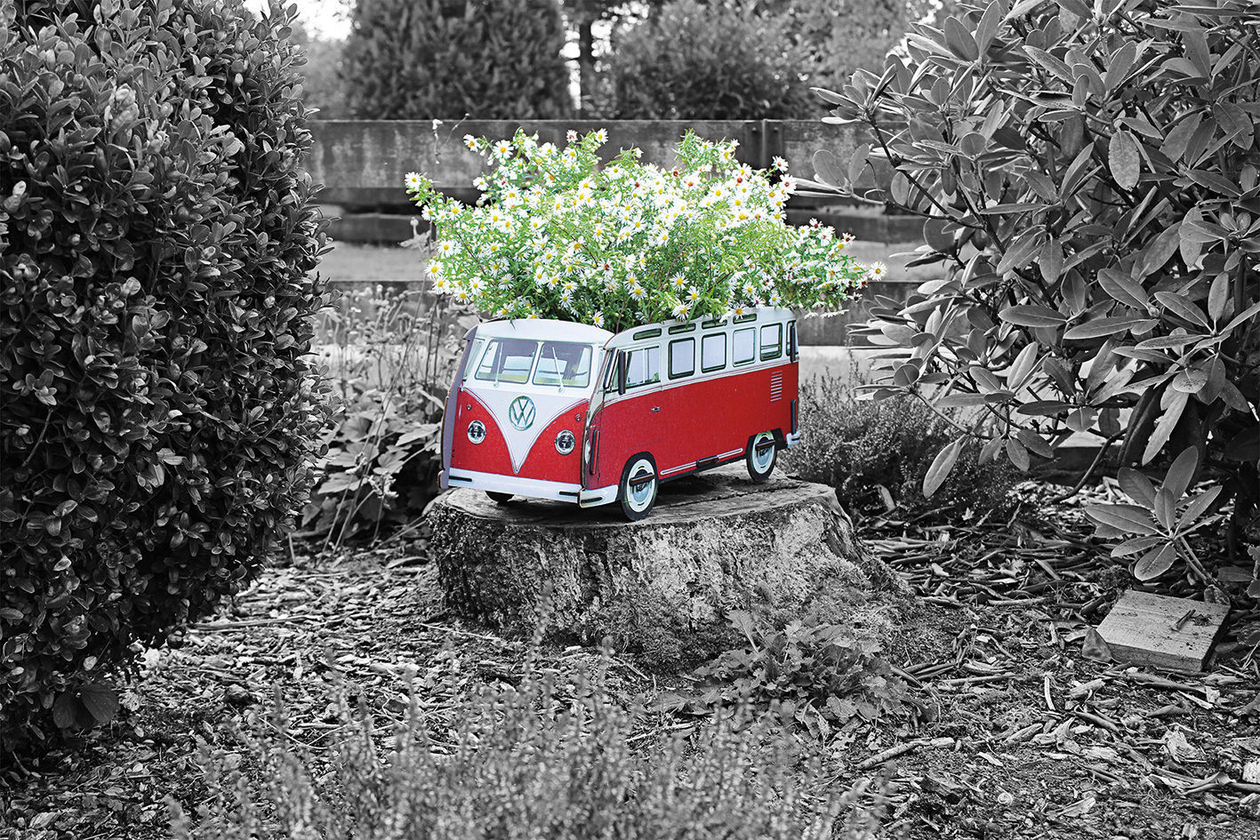 Blumenkasten VW T1 – groß homify Ausgefallener Garten Blumentöpfe und Vasen