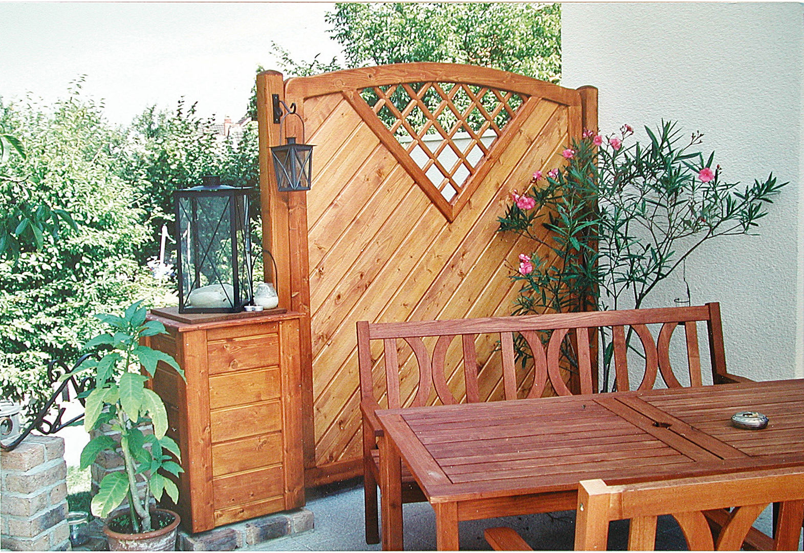 Creativ Sichtschutz Terrasse BEGO Holz und Stahl Klassischer Balkon, Veranda & Terrasse