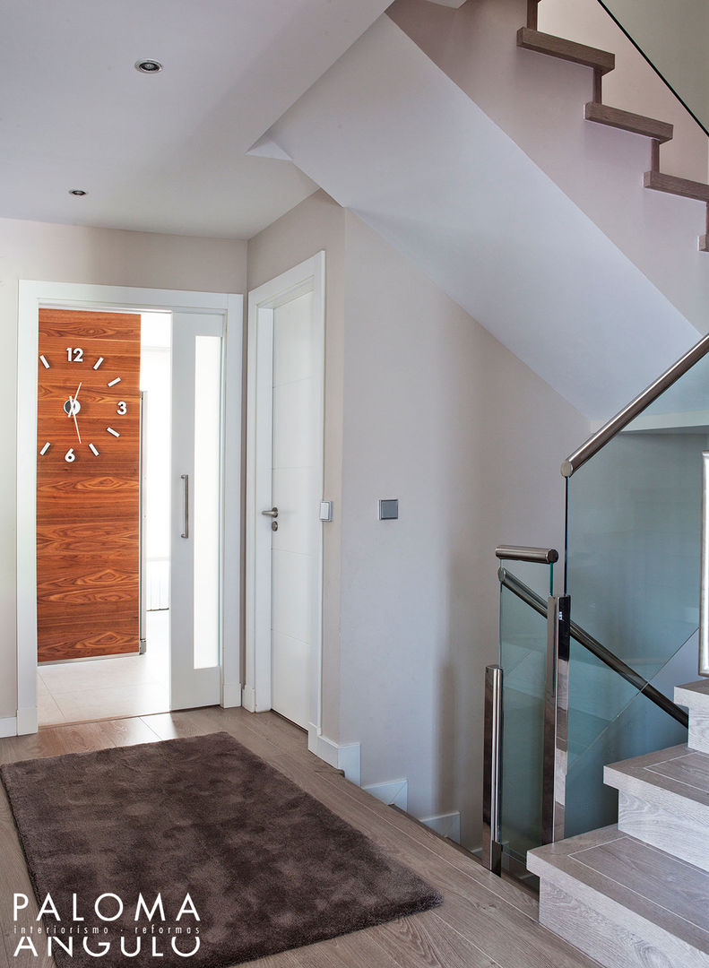 VIVIENDA ARTURO SORIA, Interiorismo Paloma Angulo Interiorismo Paloma Angulo Modern Corridor, Hallway and Staircase