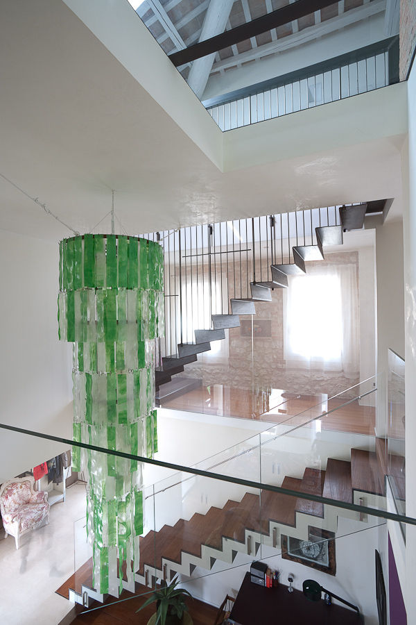 JBHouse, SARA DALLA SERRA ARCHITETTO SARA DALLA SERRA ARCHITETTO درج Stairs