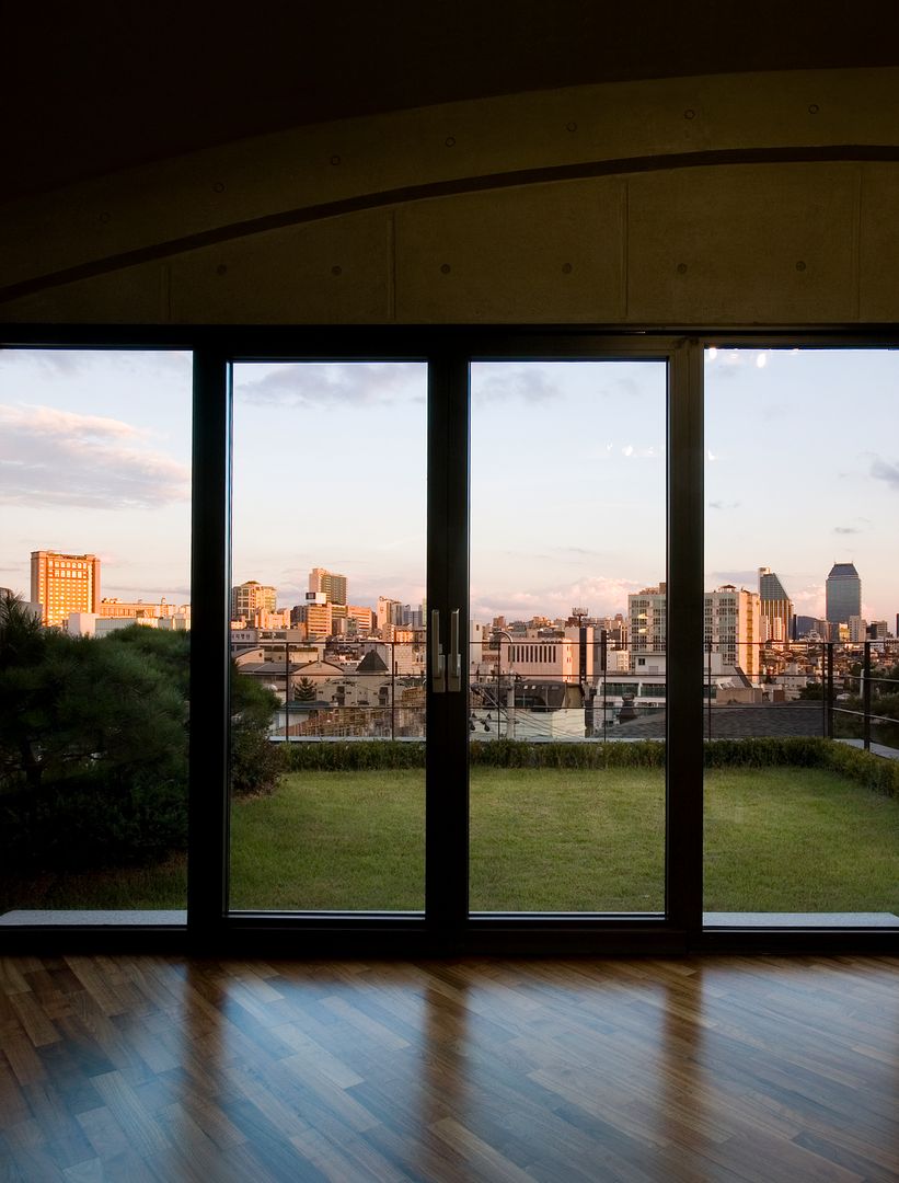 논현동 P빌라, (주)단우에이앤에이 건축사사무소 (주)단우에이앤에이 건축사사무소 Balcones y terrazas de estilo moderno