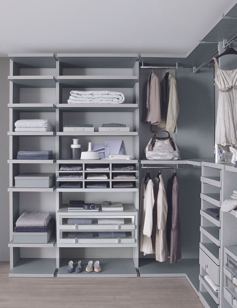 Linen walk-in-wardrobe Lamco Design LTD モダンデザインの ドレッシングルーム ワードローブ＆引き出し