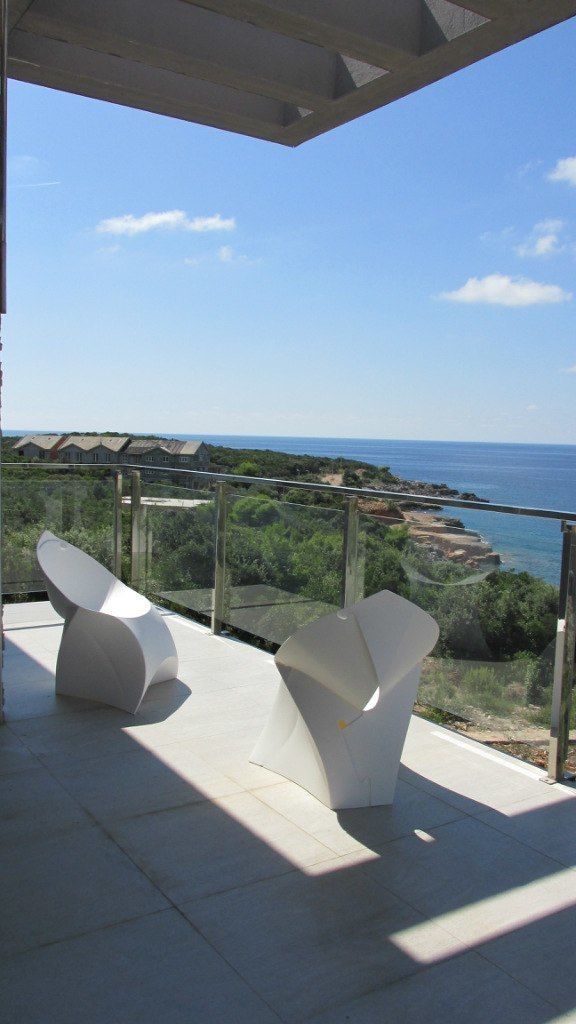 Морской воздух ., VNUTRI VNUTRI Minimalist balcony, veranda & terrace
