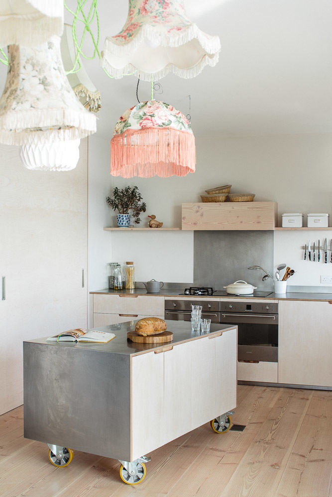 Contemporary Eco Kitchen in the Cotswolds homify Nhà bếp phong cách Bắc Âu