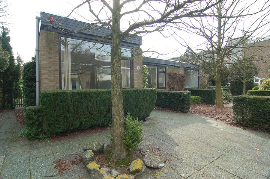 De bestaande bungalow voor de verbouwing STATS Architecten