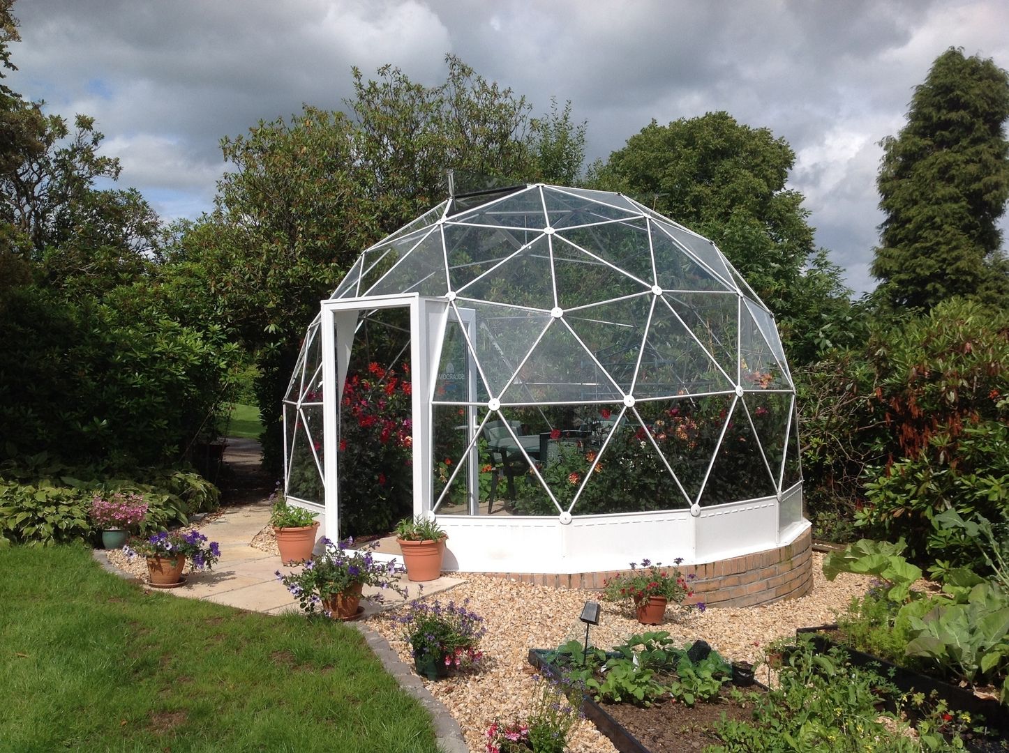 SOLARDOME Haven Solardome Industries Limited Jardins modernos