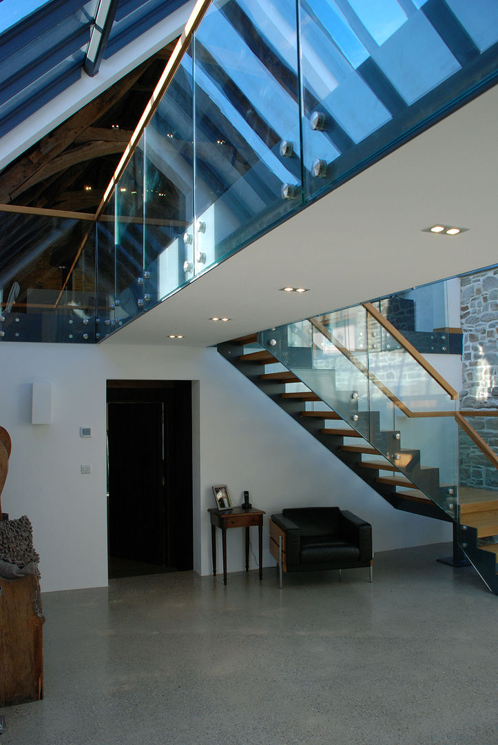 Maer Barn, Bude, Cornwall homify Modern corridor, hallway & stairs