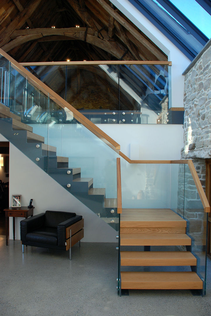 Maer Barn, Bude, Cornwall homify Modern corridor, hallway & stairs