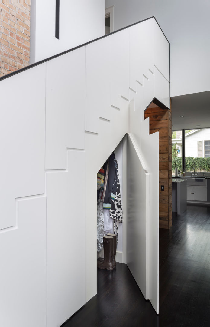 Palma Plaza Residence Hugh Jefferson Randolph Architects Modern Corridor, Hallway and Staircase