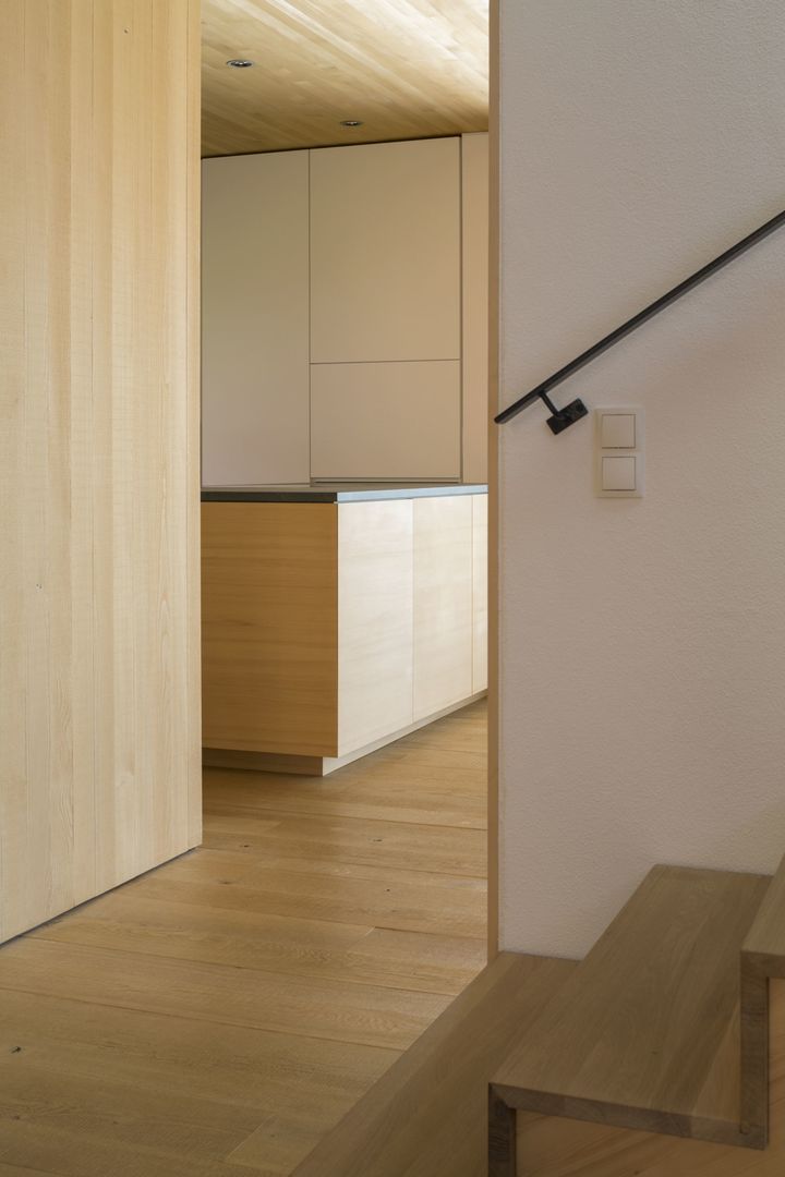 Haus Hiemer, architektur + raum architektur + raum Modern corridor, hallway & stairs