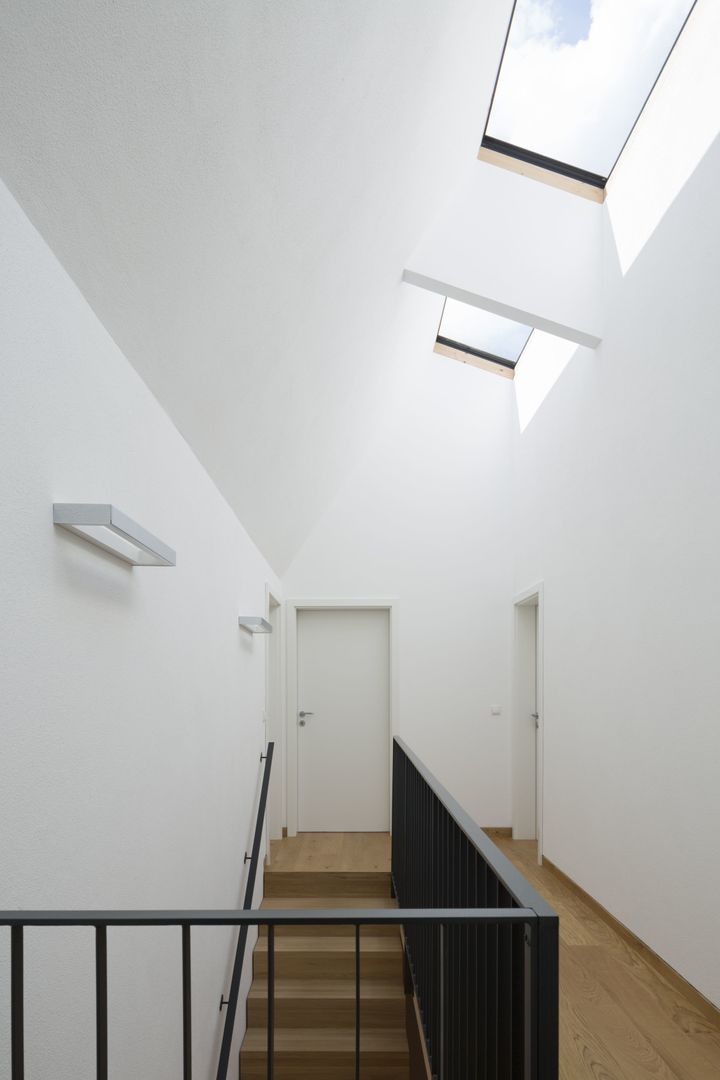 Haus Hiemer, architektur + raum architektur + raum Couloir, entrée, escaliers modernes