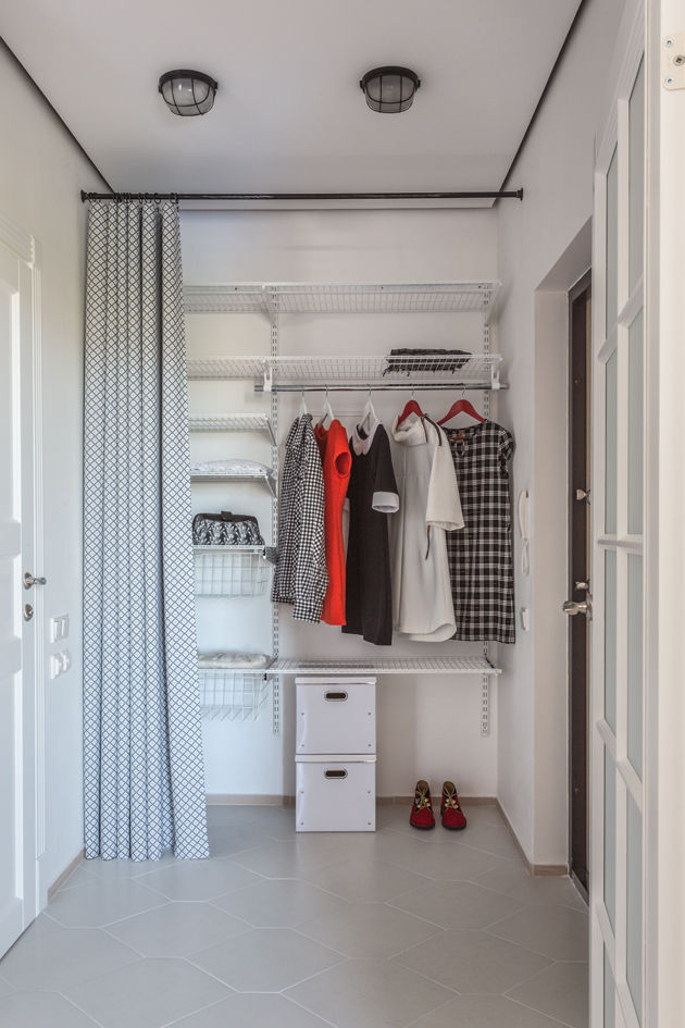 Проект однокомнатной квартиры 40 м² (раздельная комната), SAZONOVA group SAZONOVA group Scandinavian style dressing room Storage