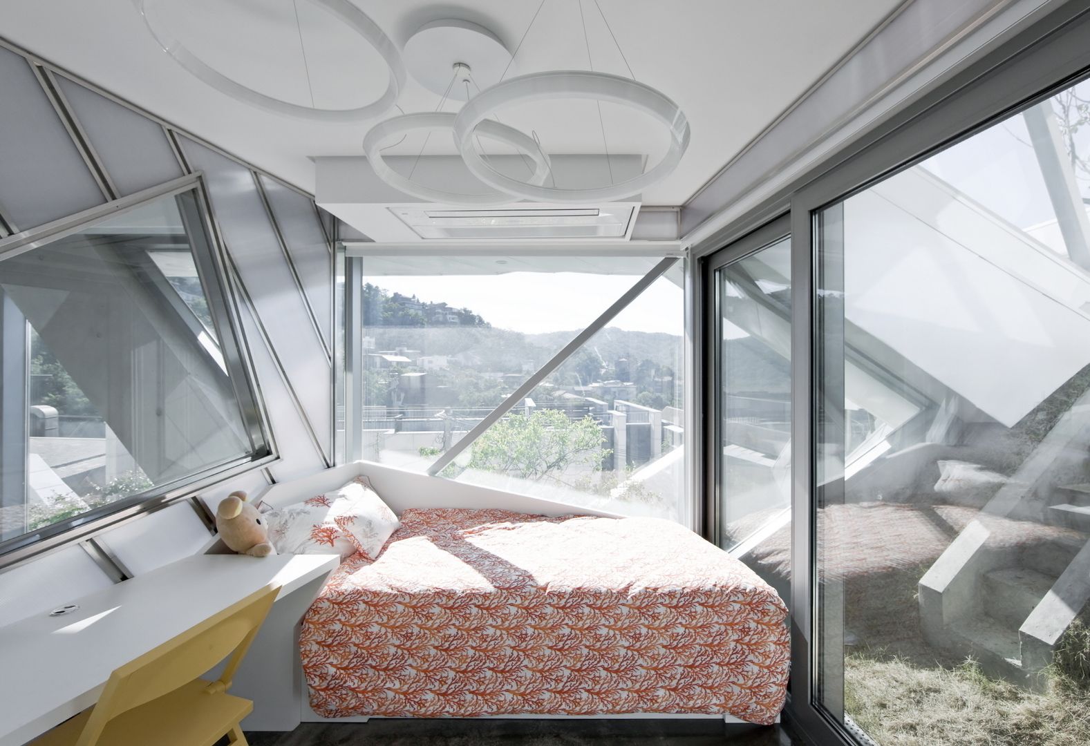 ​HWA HUN - 자연이 점거한 작은성, IROJE KIMHYOMAN IROJE KIMHYOMAN Modern Bedroom