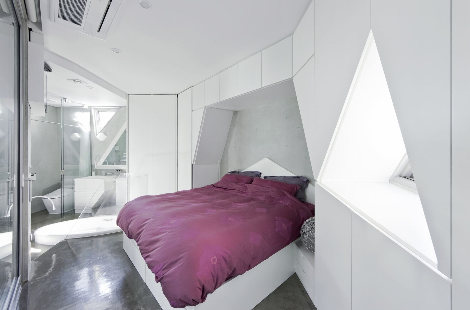 ​HWA HUN - 자연이 점거한 작은성, IROJE KIMHYOMAN IROJE KIMHYOMAN Modern style bedroom