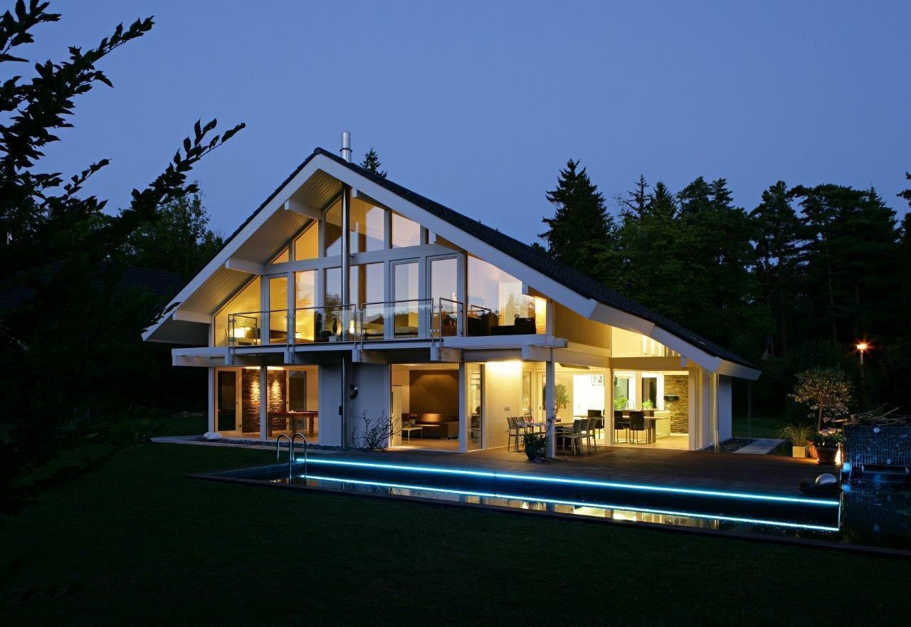 A dream come true: the perfect house for a waterlily pond – swimming pool! DAVINCI HAUS GmbH & Co. KG Modern houses