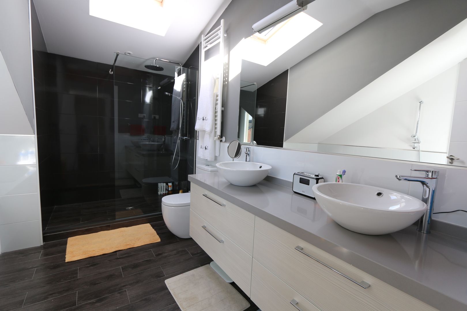 Baño en suite Canexel Baños de estilo ecléctico