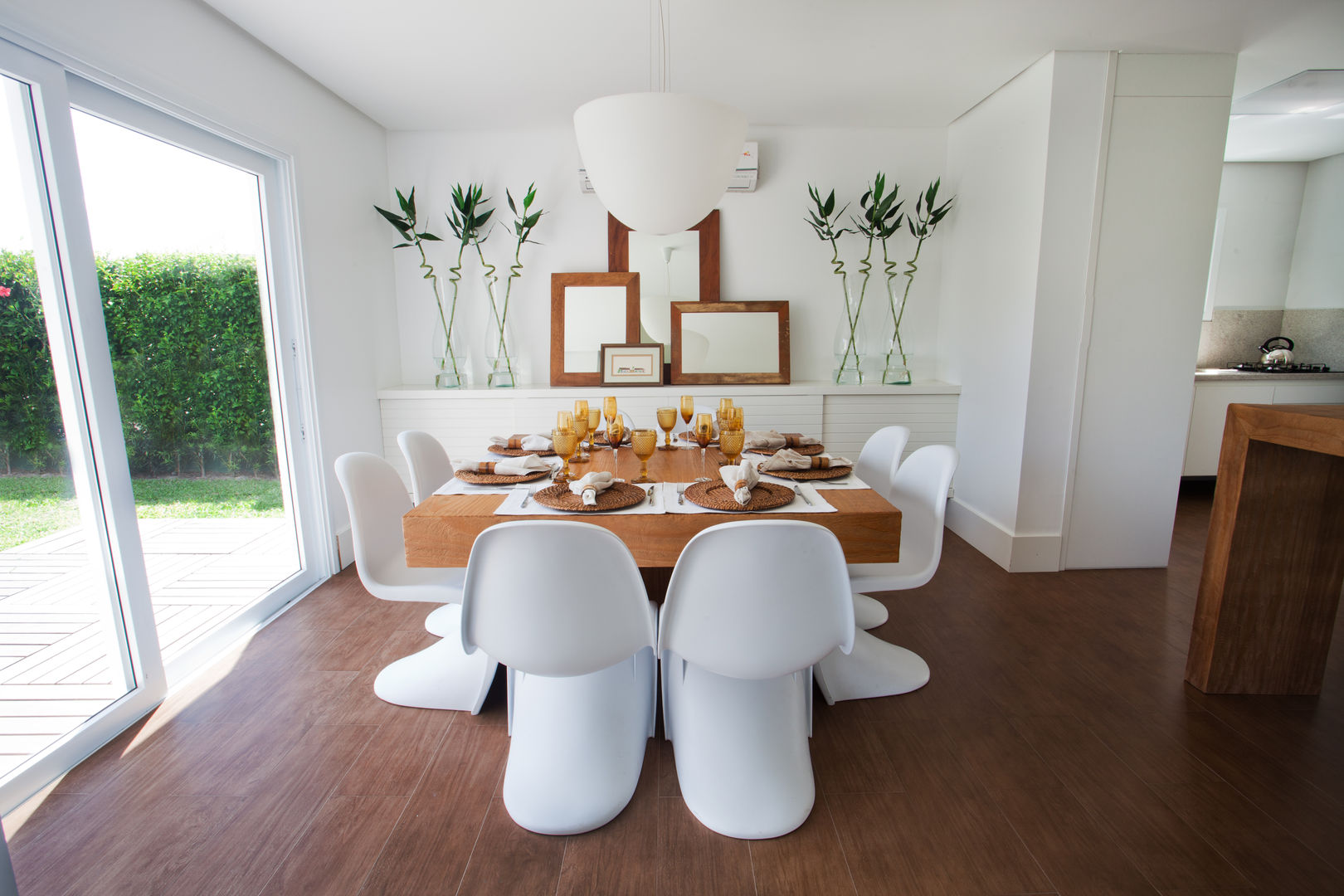 CASA PRAIA, Tweedie+Pasquali Tweedie+Pasquali Tropical style dining room