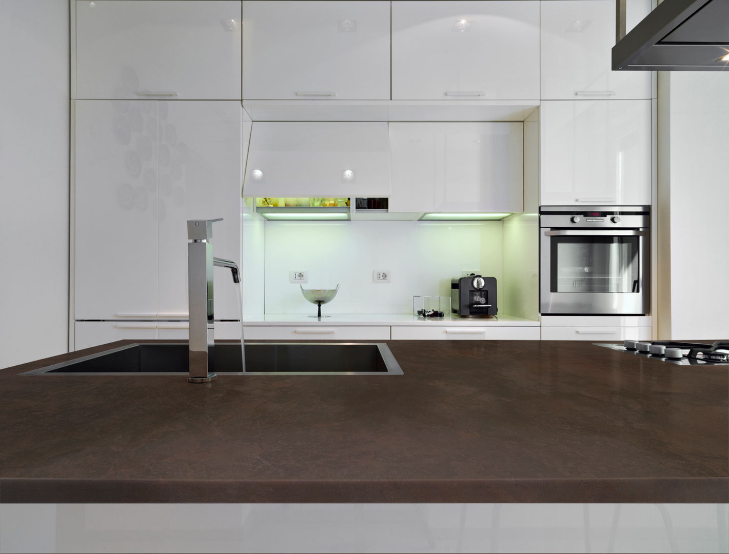 Encimeras dekton by Cosentino, lledo lledo Nhà bếp phong cách hiện đại Bench tops