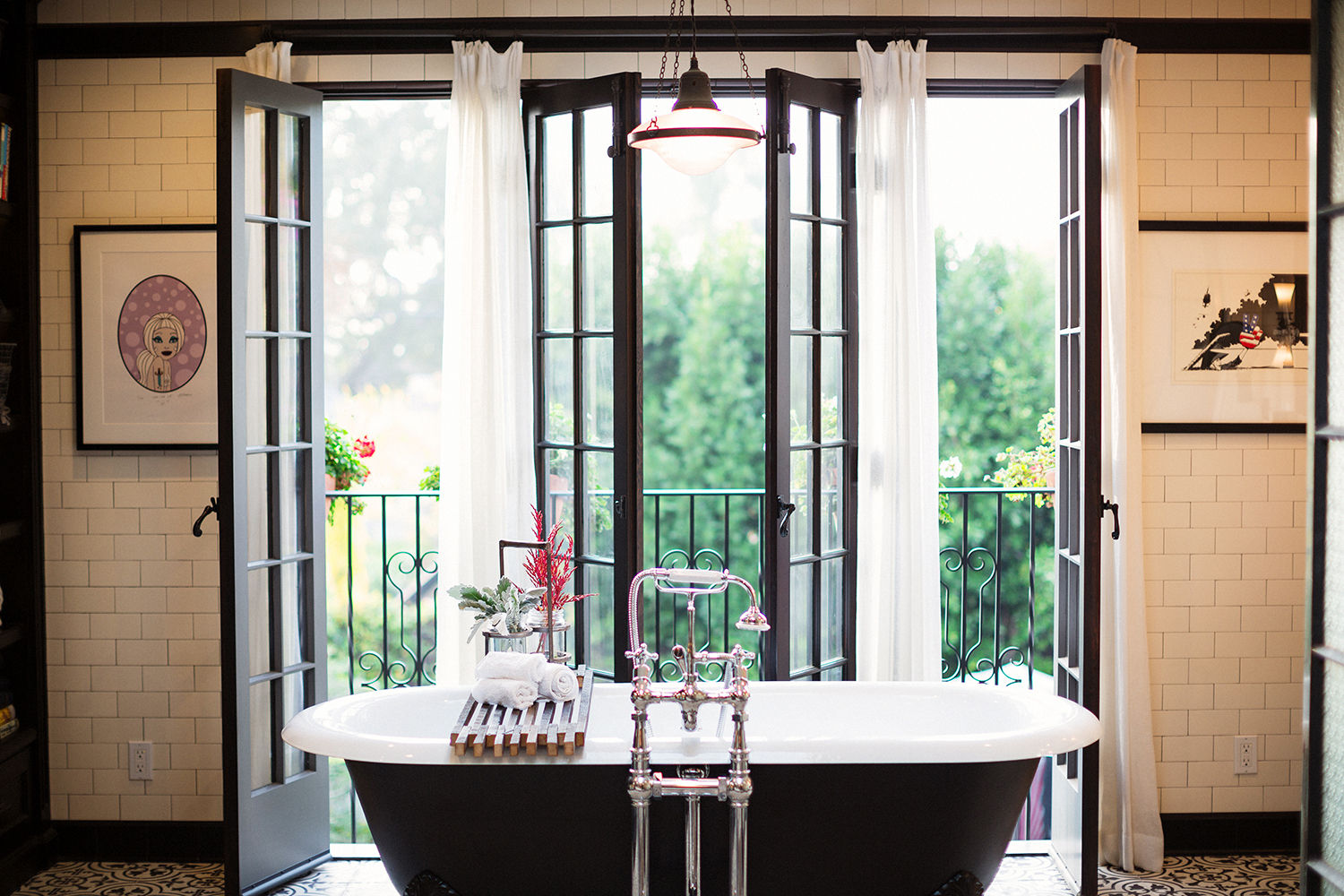 Drummonds Case Study: Loz Feliz Retreat, California homify Mediterranean style bathroom Bathtubs & showers