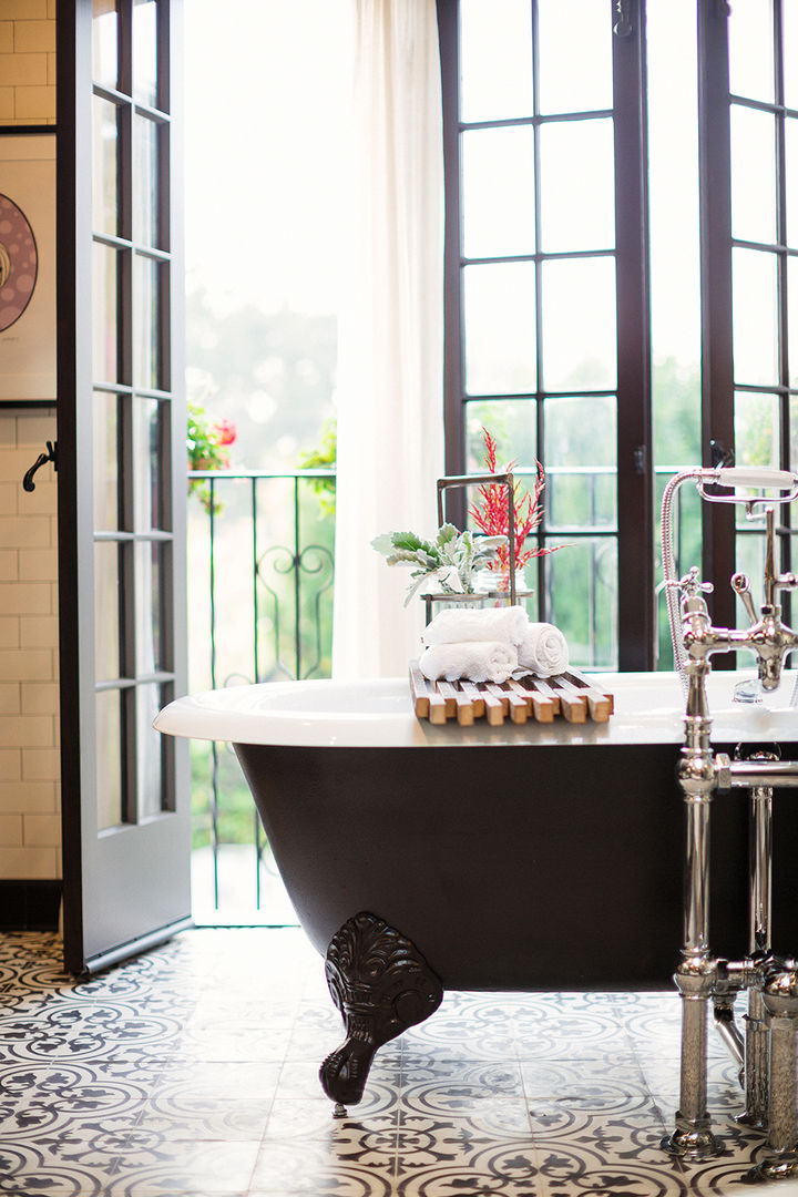 Drummonds Case Study: Loz Feliz Retreat, California homify Eclectic style bathroom