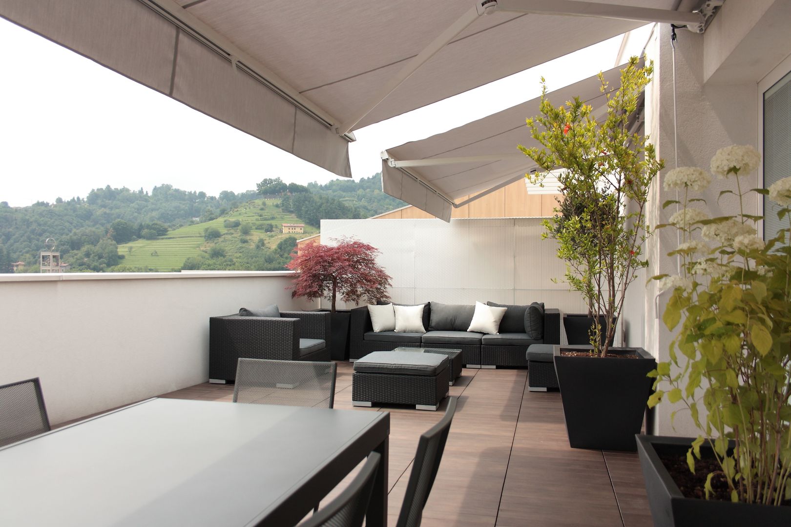 Loft a Bergamo, Gaia Brunello | in-photo Gaia Brunello | in-photo Modern balcony, veranda & terrace