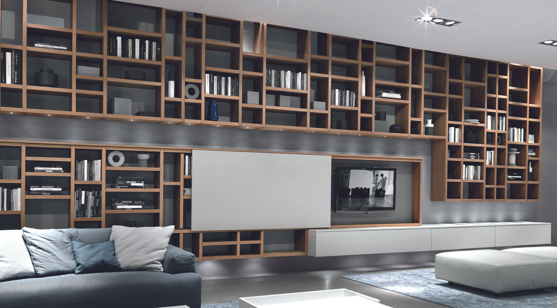 Wall hung TV unit and bookcase. Also with a glass sliding door to lower unit Lamco Design LTD Salas de estar modernas TV e mobiliário