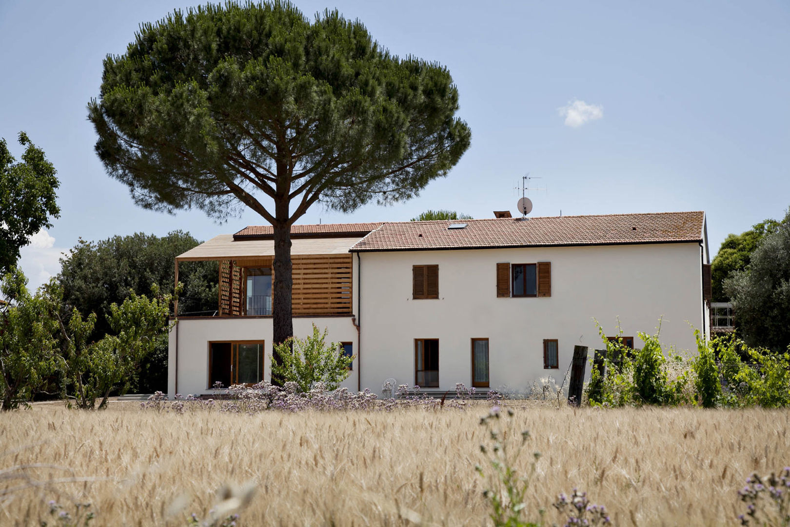 Ristrutturazione ed ampliamento di un fabbricato rurale a Suvereto (LI), mc2 architettura mc2 architettura Будинки