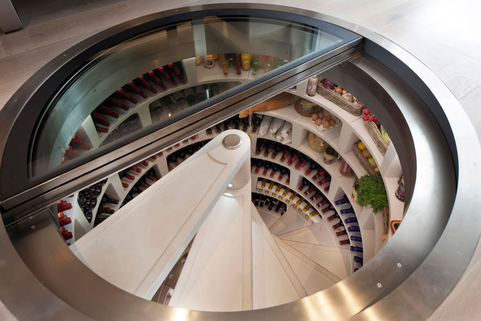 Retractable Round Glass Door homify Bodegas de vino modernas: Ideas, imágenes y decoración