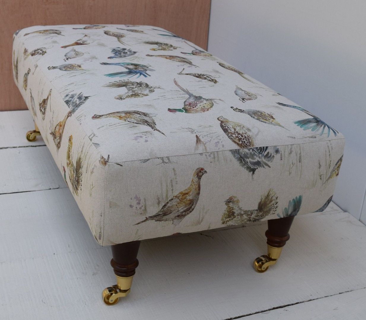 Game Birds Herts Upholstery Salas de estilo rural Taburetes y sillas