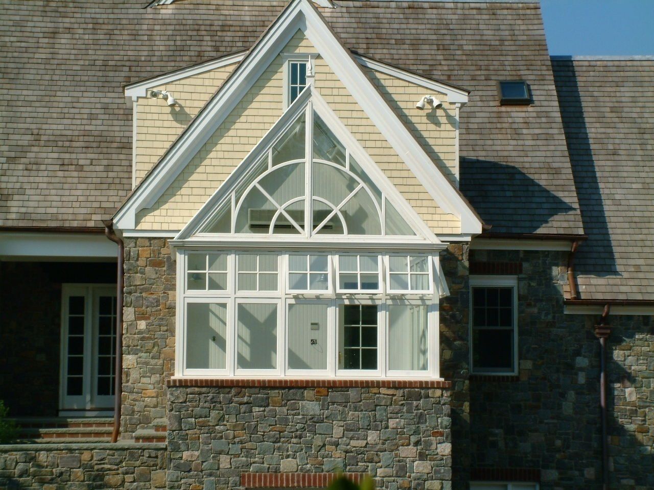 Hardwood Conservatory Hampton Windows بيت زجاجي