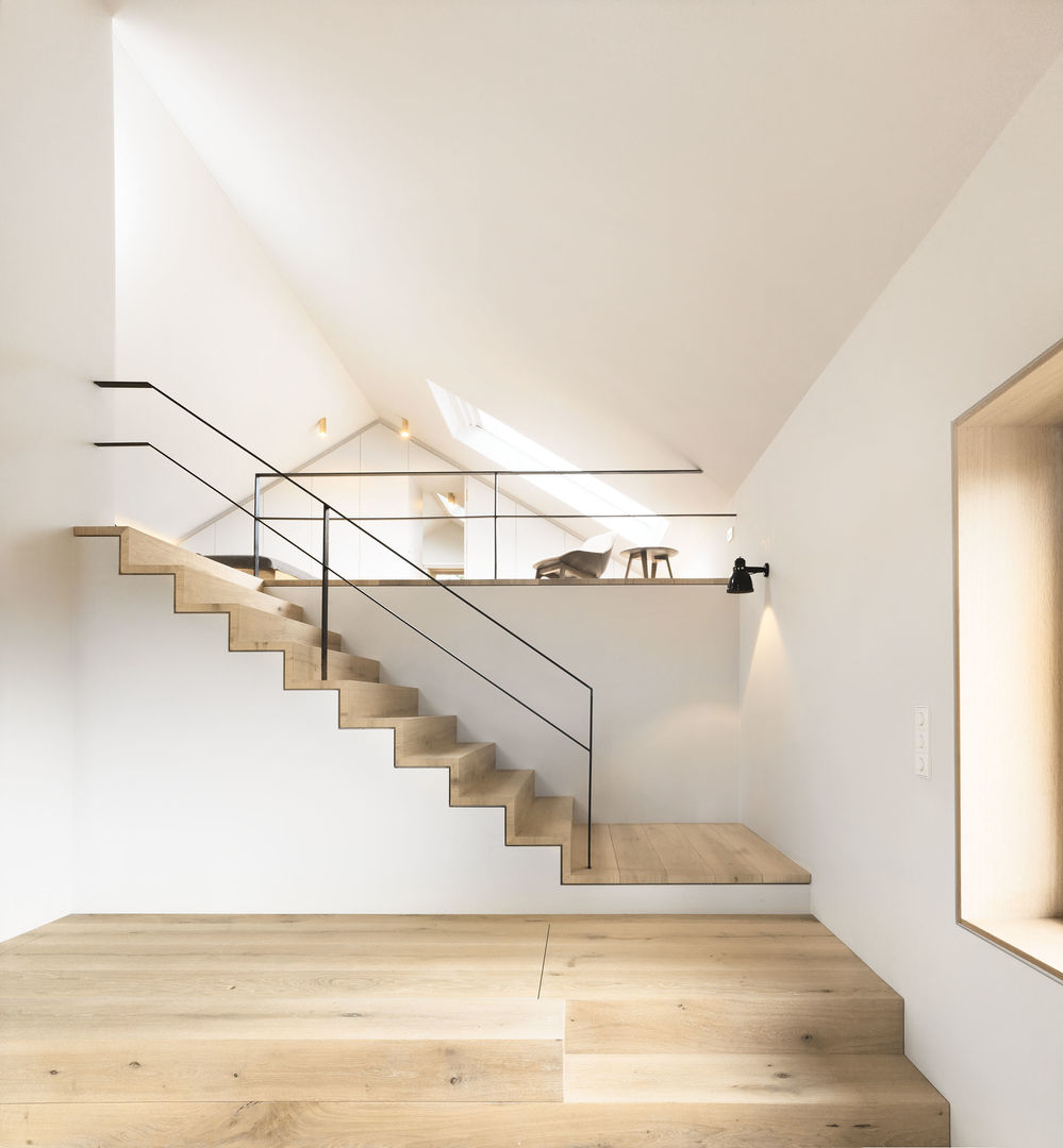 LASSEHAUS, Spandri Wiedemann Architekten Spandri Wiedemann Architekten Pasillos, vestíbulos y escaleras modernos Madera Acabado en madera