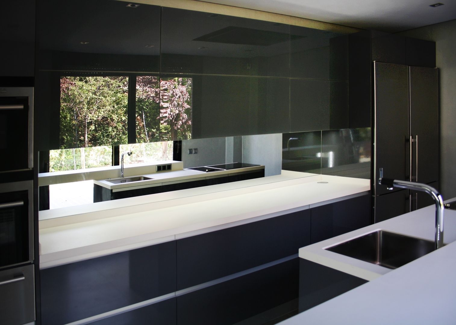 GRUPO COECO, GRUPO COECO GRUPO COECO Modern Kitchen Cabinets & shelves