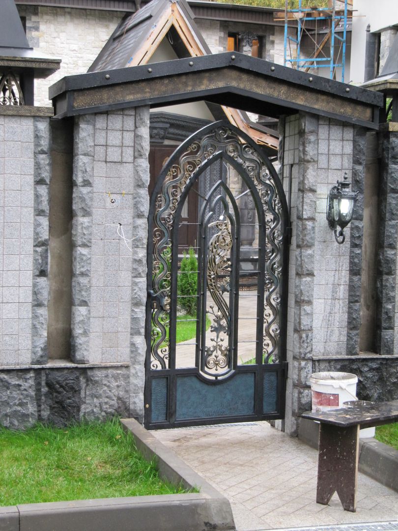 Загородный дом, Leonid Voronin Architect Leonid Voronin Architect Classic style garden Fencing & walls