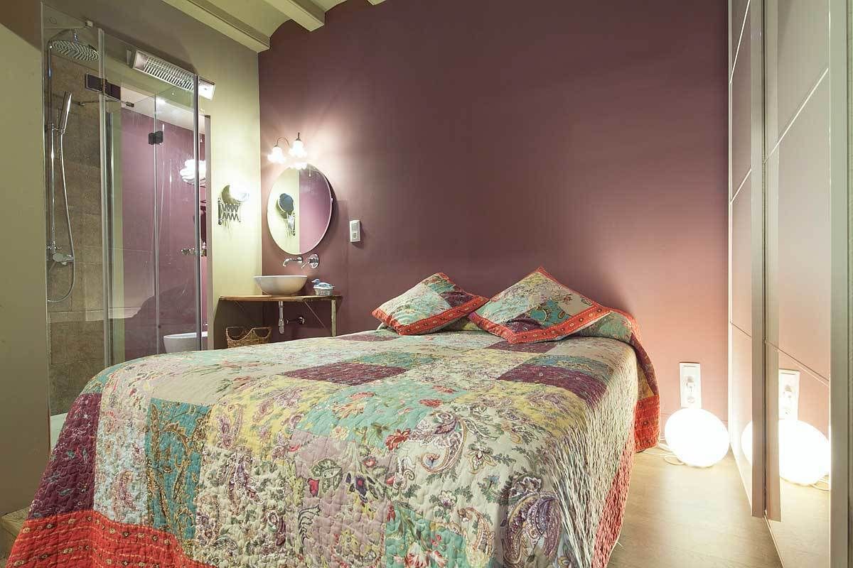 BEAUTIFUL LOFT EN EL CORAZÓN DEL BORN. BARCELONA, ABZUG INTERIORS ABZUG INTERIORS 臥室 床與床頭櫃