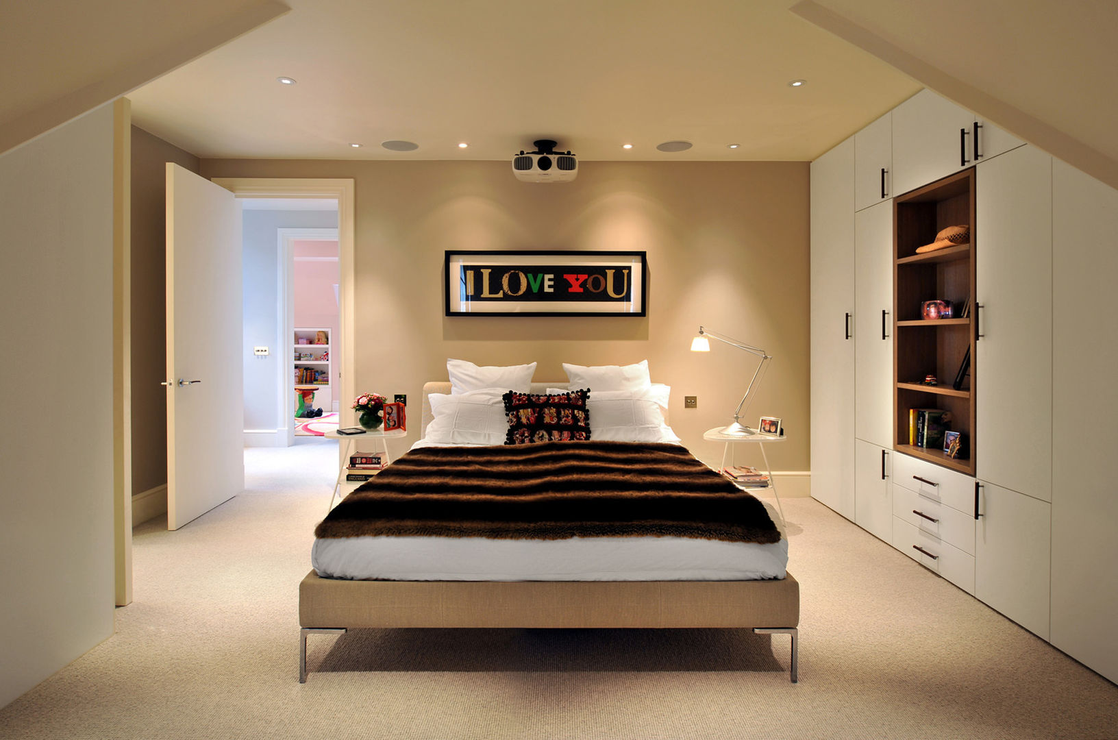 Master Bedroom TG Studio Phòng ngủ phong cách hiện đại
