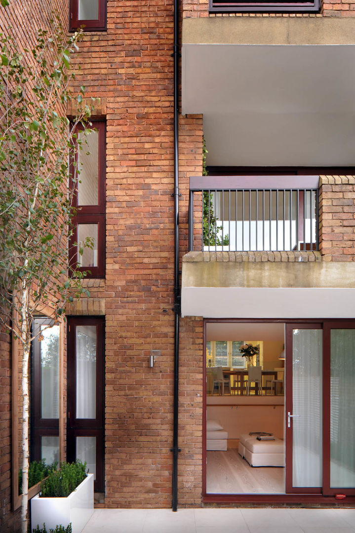 Highgate - Exterior of House TG Studio Balkon, Beranda & Teras Modern