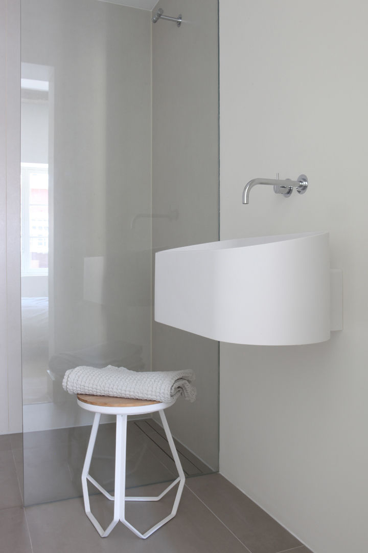 Kleine badkamer ensuite - Amsterdam, Studio Doccia Studio Doccia ミニマルスタイルの お風呂・バスルーム