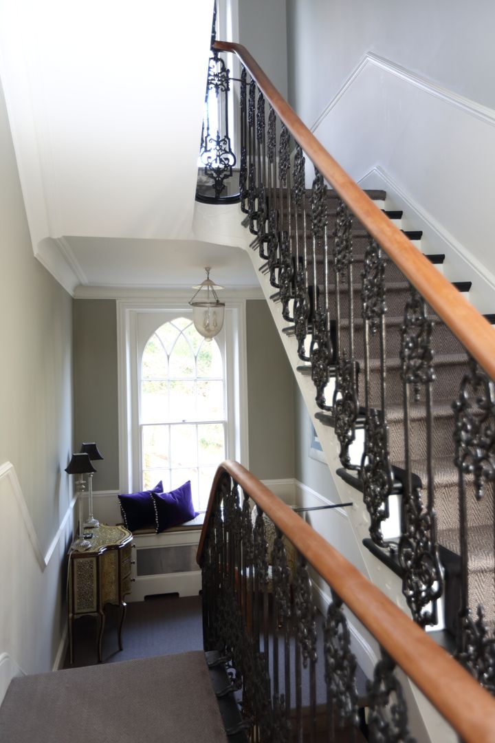 Bellevue, Harrow on-the-Hill, London Building Renovation London Building Renovation Classic style corridor, hallway and stairs