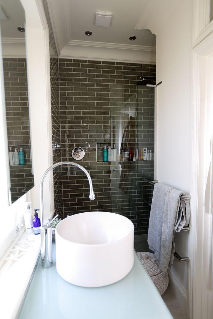 Bellevue, Harrow on-the-Hill, London Building Renovation London Building Renovation Classic style bathroom