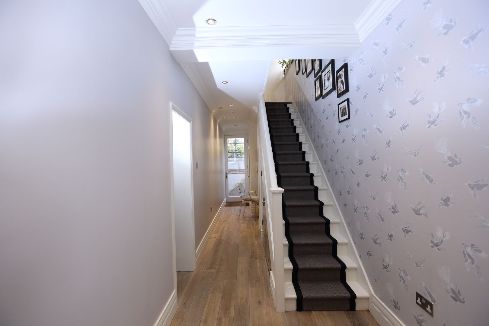 Bellevue, Harrow on-the-Hill, London Building Renovation London Building Renovation Classic style corridor, hallway and stairs