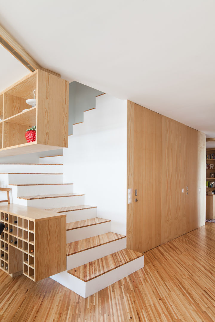 SilverWoodHouse, Joao Morgado - Architectural Photography Joao Morgado - Architectural Photography Modern Corridor, Hallway and Staircase