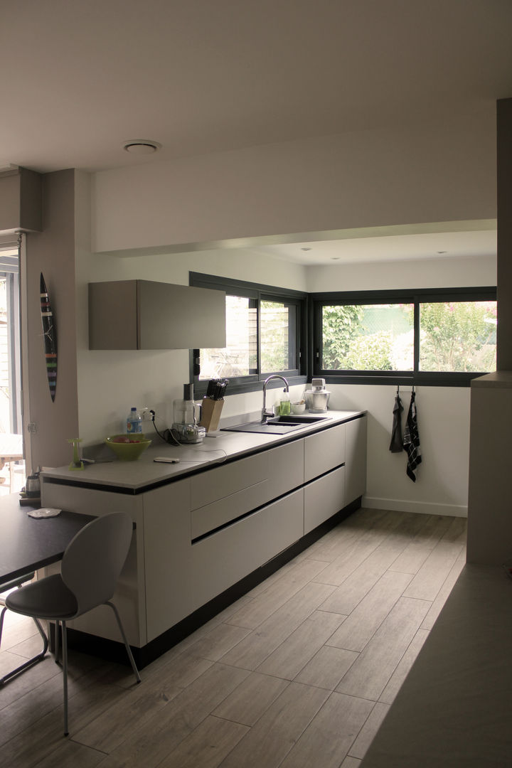 homify Modern kitchen