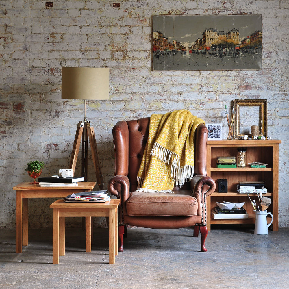 Sterling Oak Nest of Tables The Cotswold Company Wohnzimmer im Landhausstil Couch- und Beistelltische