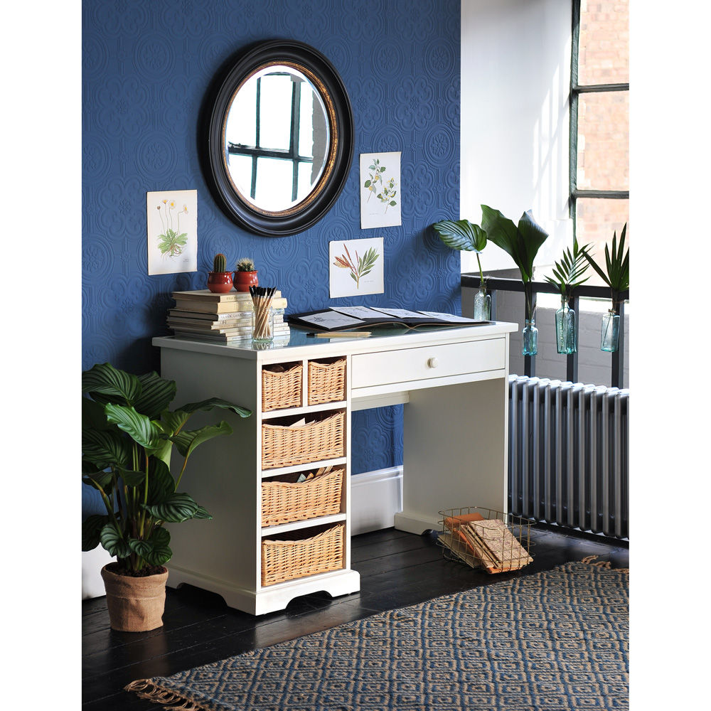 Farmhouse Ivory Basket Drawer Desk The Cotswold Company Спальня в стиле кантри Стол для макияжа