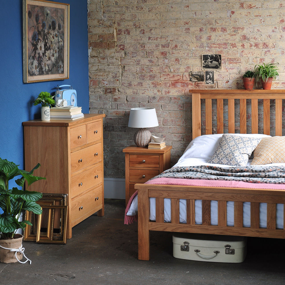 Sterling Oak Slatted Double Bed The Cotswold Company カントリースタイルの 寝室 ベッド＆ヘッドボード