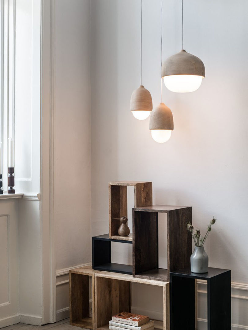 homify Soggiorno in stile scandinavo Illuminazione