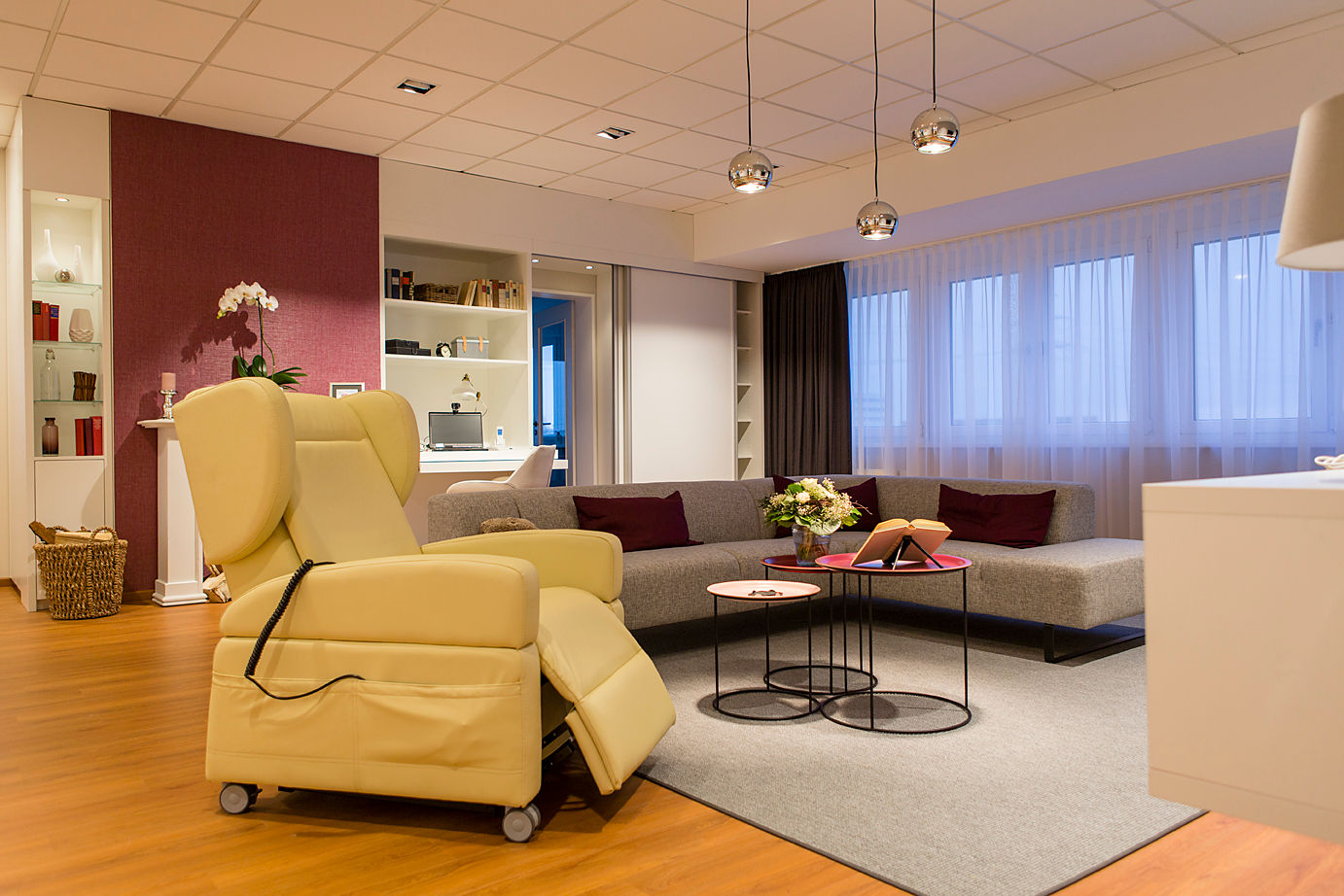 AAL Ambient Assisted Living - barrierefreie & altersgerechte Wohnung, AAB Die Raumkultur GmbH & Co. KG AAB Die Raumkultur GmbH & Co. KG Moderne woonkamers