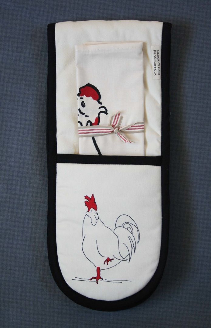 Oven-gloves & t-towel set Cluck Cluck! Cocinas de estilo rural Accesorios y textiles