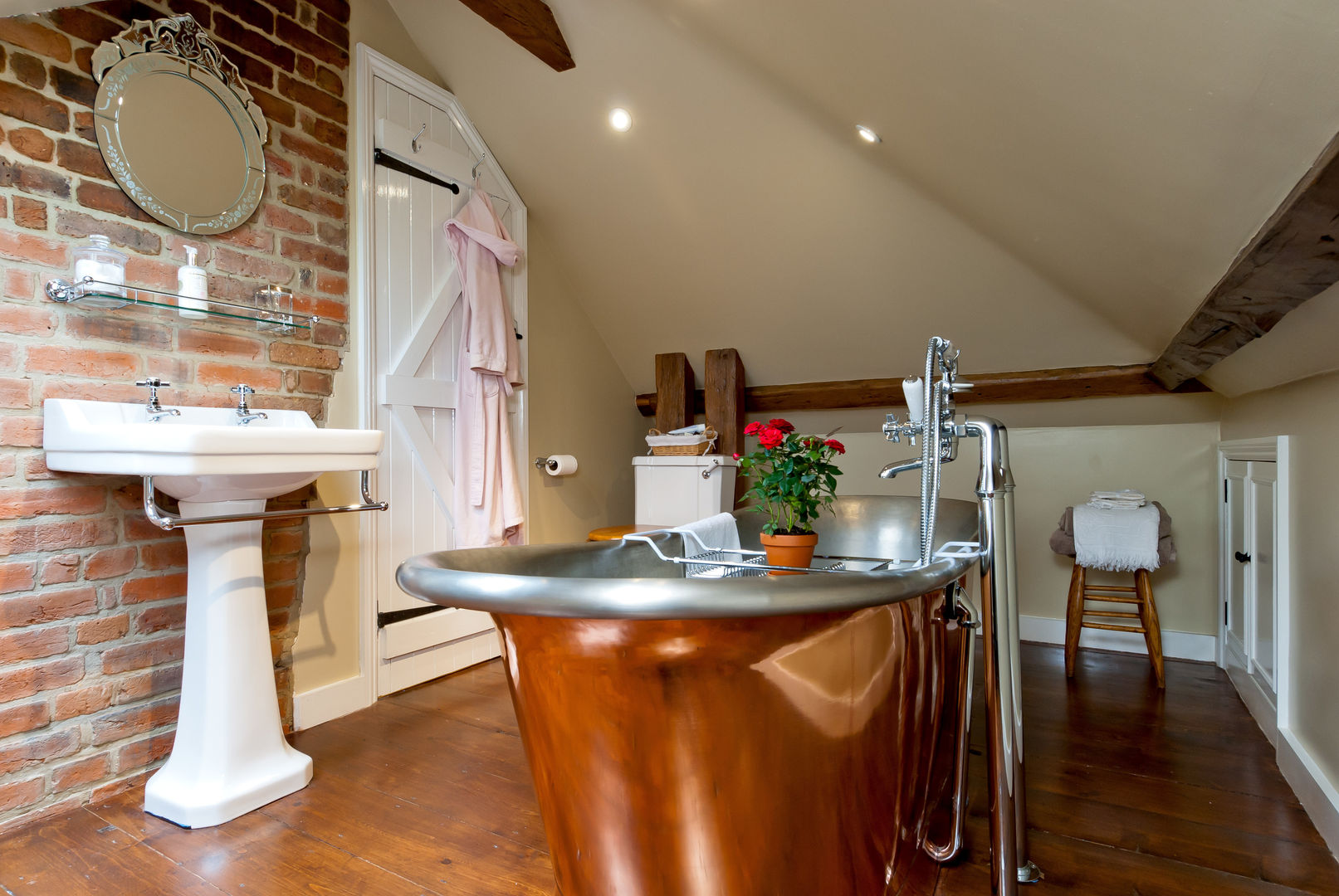 The Old Post Office , A1 Lofts and Extensions A1 Lofts and Extensions Bathroom Bathtubs & showers